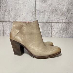 𝅺lucky Brand Eesa Distressed Leather Ankle Bootie Heels